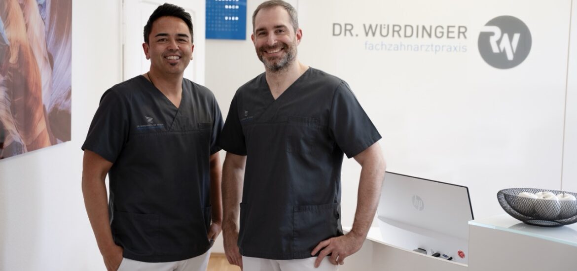 Moderne Zahnarztpraxis für Parodontologie – Beratung zur Behandlung von Parodontitis und Zahnfleischerkrankungen.